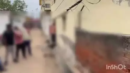 डुमरांव: डुमरांव में करंट लगने से युवक की मौत, बिजली विभाग की लापरवाही पर लोगों का फूटा गुस्सा