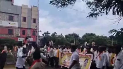 ಯಾದಗಿರಿ: ಚಾಲಕರ ವಿವಿಧ ಬೇಡಿಕೆಗಳ ಈಡೇರಿಸಲು ಆಗ್ರಹಿಸಿ ನಗರದಲ್ಲಿ ಕರ್ನಾಟಕ ಚಾಲಕರ ಒಕ್ಕೂಟ ಪ್ರತಿಭಟನೆ