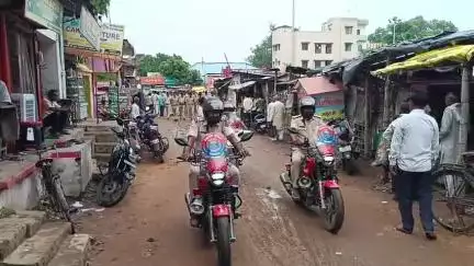 नोखा: नोखा थाना परिसर से मोहर्रम पर्व के अवसर पर फ्लैग मार्च निकाला गया, नेतृत्व S D P O 2 ने किया