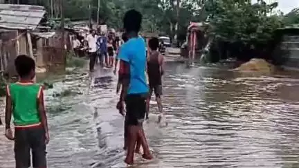 ডিফু: ডিফুৰ পানবাৰী ৰাম ঠাকুৰ কলনিত কৃত্ৰিম বানপানী, ডিফু-ধনশিৰি পথত যাতায়ত ব্যাহত, সমস্যাত ৰাইজ #jansamasya