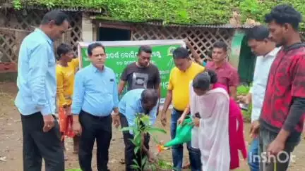 କୋଟପାଡ: ବୋରିଗୁମ୍ମା ଥାନା ପରିସରରେ ୭୬ ତମ ବନ ମହୋତ୍ସବ ଉପଲକ୍ଷେ ବୃକ୍ଷ ରୋପଣ କାର୍ଯ୍ୟକ୍ରମ ଅନୁଷ୍ଠିତ