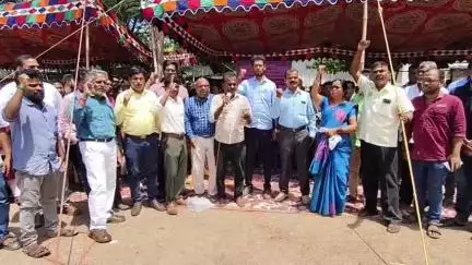 உளுந்தூர்பேட்டை: வட்டாட்சியர் அலுவலகத்தை முற்றுகையிட்ட பத்திரப்பதிவு பணியாளர் சங்கம், நான்கு அம்ச கோரிக்கைகளை வலியுறுத்தி ஆர்ப்பாட்டம்
