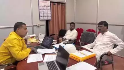 করিমগঞ্জ: দঃ কঃ সমষ্টির রাস্তার সমস্যা নিয়ে জেলার বিভাগীয় এক্সিকিউটিভ ইঞ্জিনিয়ারের সাথে সাক্ষাৎ করলেন ইকবাল