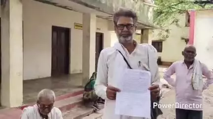 कर्वी: पहाड़ी के सकरौली निवासी व्यक्ति ने पड़ोसियों पर रास्ता बंद करने का लगाया आरोप, सम्पूर्ण समाधान दिवस में की शिकायत