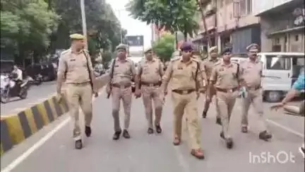 मुज़फ्फरनगर: सिविल लाइन क्षेत्र में पुलिस बल के साथ एसएसपी ने किया फ्लेग मार्च, आगामी त्योहारों और कांवड़ यात्रा के लिए किया निरीक्षण