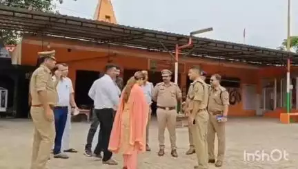 धामपुर: शेरकोट क्षेत्र के मनोकामना मंदिर का कांवड़ यात्रा को लेकर डीएम और एसपी ने किया निरीक्षण
