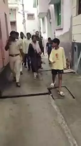 संझौली: संझौली थाना क्षेत्र में मोहर्रम पर्व के मद्देनज़र प्रशासन द्वारा फ्लैग मार्च चलाया गया