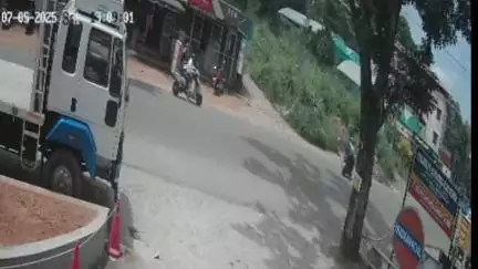 കൊട്ടാരക്കര: കടയ്ക്കലില്‍ കാറും ടിപ്പറും കൂട്ടിയിടിച്ച് അപകടം, ഒരാൾക്ക് പരിക്ക്, സി.സി.ടി.വി ദൃശ്യം പുറത്ത്‌