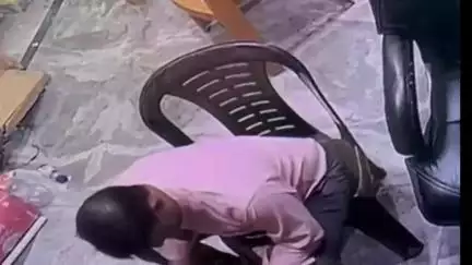 अमरोहा: अमरोहा विकास भवन CWC में तैनात कंप्यूटर ऑपरेटर की हार्ट अटैक से मौत, घटना सीसीटीवी कैमरे में कैद