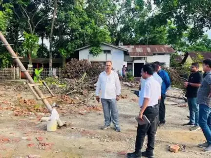 মঙলদৈ ভাগ: মঙলদৈ হবলগীয়া দৰং চিকিৎসা মহাবিদ্যালয় স্হান পৰিদৰ্শন কৰে লোক নিৰ্মাণ বিভাগৰ আয়ুক্ত ও বিধায়ক বসন্ত দাসে