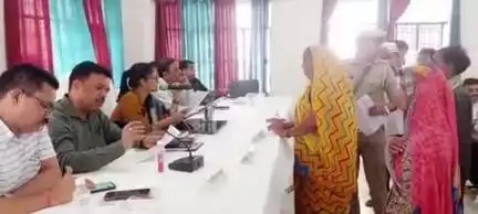 पयागपुर: पयागपुर तहसील में आयोजित समाधान दिवस में डीएम ने फरियादियों की समस्याएं सुनीं, 5 गर्भवती महिलाओं की हुई गोद भराई