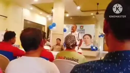 ঠাকুরপুকুর-মহেশতলা: ঠাকুরপুকুর ট্রাফিক গার্ডের পক্ষ থেকে পথ নিরাপত্তা সপ্তাহ উদযাপন করা হয় এলাকাবাসীদের নিয়ে সচেতনতা শিবির করা হয়।