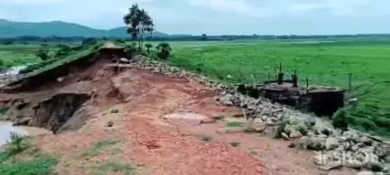 అశ్వారావుపేట: అశ్వారావుపేట మండలం పెద్దవాగు ప్రాజెక్టు తాత్కాలిక మరమ్మత్తులు చేపట్టాలని రైతు ఆవేదన  #localissue