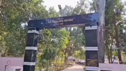 निचलौल: पकड़ी भारतखण्ड से पॉक्सो एक्ट से संबंधित वांछित अभियुक्त को पुलिस ने किया गिरफ्तार