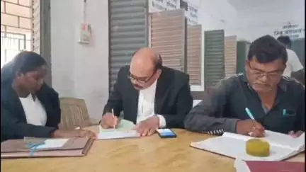 लोहरदगा: लोहरदगा जिला बार एसोसिएशन चुनाव शांतिपूर्ण ढंग से सम्पन्न, हेमंत कुमार सिन्हा बने अध्यक्ष