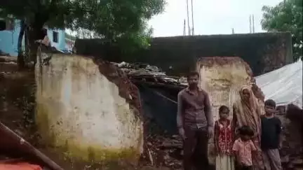बड़ा मलेहरा: बड़ामलहरा में भारी बारिश से कच्चा मकान ढहा, कोई हताहत नहीं