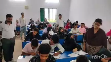 उधवा: प्लस टू उच्च विद्यालय उधवा में शांतिपूर्ण ढंग से वस्तानिया, फौकानिया व मौलवी की परीक्षा हुई