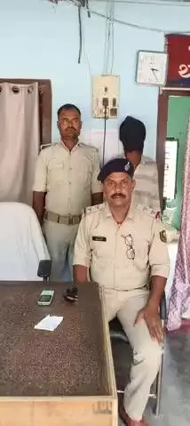 कटिहार जिला के कुर्सेला थाना पुलिस द्वारा मोबाइल चोरी के आरोप में सुमित कुमार को गिरफ़्तार किया गया I