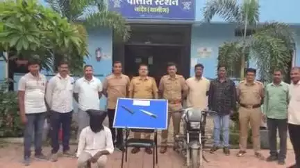 नांदेड: ढवळे कॉर्नर येथून धारधार शस्त्र बाळगणाऱ्या आरोपीला ग्रामीण पोलिसांनी केली अटक ग्रामीण पोलीस स्टेशनमध्ये गुन्हा दाखल