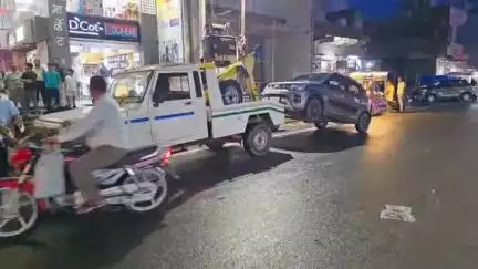 विजयनगर: बिजयनगर थाना पुलिस टीम ने बाजार में अव्यवस्थित खड़े वाहनों के खिलाफ की कार्रवाई, बनाए चालान और वाहनों को किया ज़ब्त