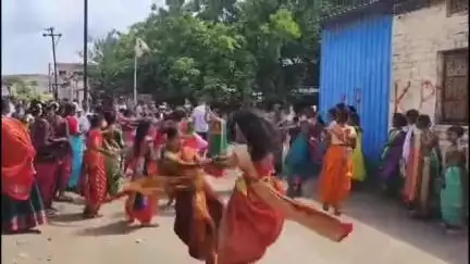 उदगीर: सोमनाथपूर येथे आषाढी एकादशी निमित्त शालेय विद्यार्थ्यांनी काढली वृक्ष दिंडी