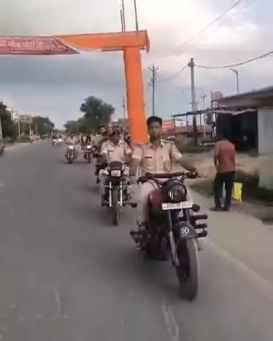 मांझी: मोहर्रम को लेकर दाउदपुर में किया गया फ्लैग मार्च, आपसी भाईचारा बनाए रखने की अपील
