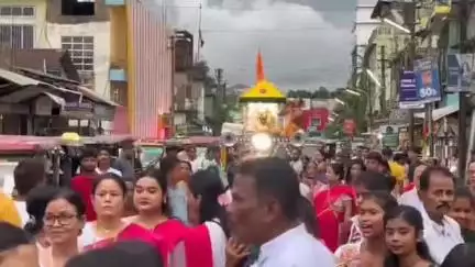 হাইলাকান্দি: হাইলাকান্দিতে রাধারমণ আখড়ার  সুসজ্জিত রথযাত্রা অনুষ্ঠানে ভক্ত সহ বিশিষ্টরা অংশ গ্রহণ করেন