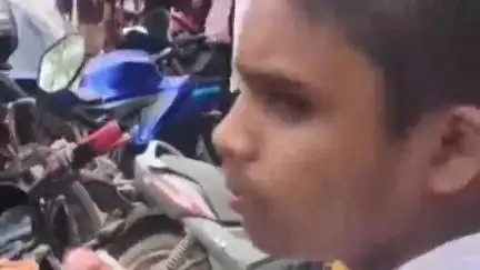 बाराहाट: सनोखर थाना क्षेत्र में दो भाइयों ने मिलकर एक युवक के साथ गाली-गलौज और मारपीट की
