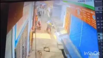 हरदोई: कोतवाली देहात क्षेत्र के मोहलिया शिवपार काली माता मंदिर के निकट मारपीट और फायरिंग का सीसीटीवी फुटेज हुआ वायरल