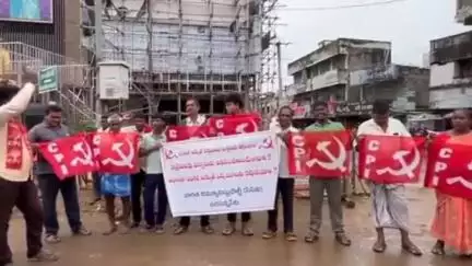 శ్రీకాకుళం: నరసన్నపేట లో ప్రభుత్వం ప్రజల పైన ట్రూ అప్ ఛార్జీల పేరుతో భారాన్ని మోపిందన్న సీపీఐ జిల్లా కార్యవర్గ సభ్యుడు శ్రీనివాస్