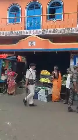 परैया में मुहर्रम पर्व को लेकर निकाला गया फ्लैग मार्च /