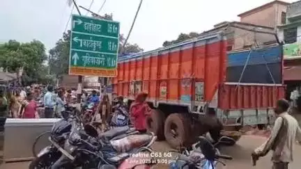 रामगढ़: रामगढ़/गुहियाजोरी मार्ग पर कडबिंंधा हाट में शनिवार को लगा महाजाम, लोग परेशान