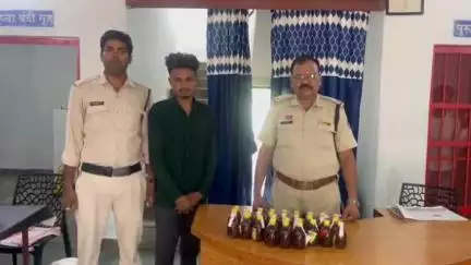 कोटा: नवापारा रोड में टाटा मैजिक से अवैध देसी मसाला शराब परिवहन करते हुए 1 आरोपी को रतनपुर पुलिस ने किया गिरफ्तार