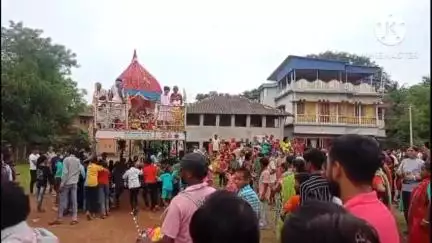 নয়াগ্রাম: রীতি মেনে হাজার হাজার ভক্তের সমাবেশে নয়াগ্ৰামে ঐতিহ্যবাহী রথযাত্রা উৎসবে গড়ল উল্টো রথের চাকা