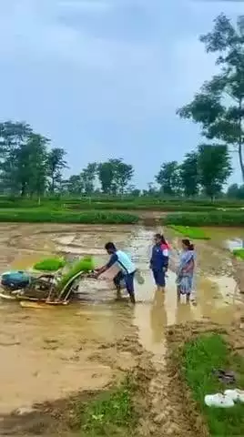 किरनापुर: डोकरबंदी, गोंडेगांव, लवादा में कृषि अधिकारी आंचल खोबरागड़े ने रागी बीज मिनी किट वितरित किए