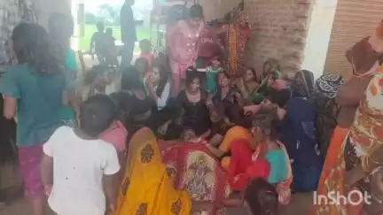 भोगांव: बिछवा क्षेत्र में ई-रिक्शा की बैटरी चार्ज करते समय विद्युत करंट की चपेट में आने से व्यक्ति की मौत