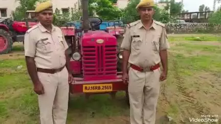 जालौर: जालौर की कोतवाली पुलिस की बड़ी कार्रवाई अवैध बजरी से बभरे एक ट्रैक्टर ट्राली को किया जब्त