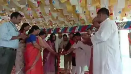 पकड़ी दयाल: पकड़ीदयाल सरकारी एएनएम प्रशिक्षण स्कूल में कैंपिंग और शपथ ग्रहण समारोह का आयोजन, 35 छात्राओं को किया गया सम्मानित