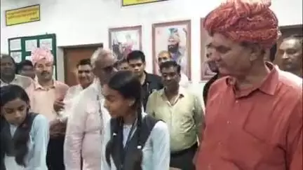 अन्ता: शिक्षामंत्री ने महात्मा गांधी राजकीय उच्च माध्यमिक विद्यालय रातडिया में डिजिटल लाइब्रेरी व CCTV कैमरे का किया उद्घाटन