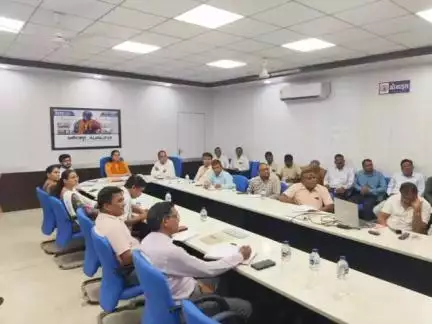 अलीराजपुर: जिला कलेक्ट्रेट में निर्वाचन आयोग द्वारा वीडियो कांफ्रेंस का आयोजन, अधिकारियों को दिए निर्देश