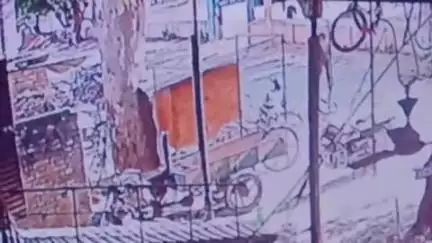 भोरे: कल्याणपुर में कोचिंग सेंटर के बाहर खड़ी छात्रा की साइकिल चोरी, CCTV में कैद हुई घटना, जांच शुरू
