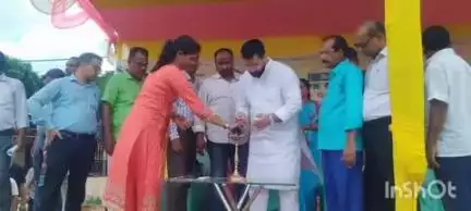 शिवहर: शहर के नबाब हाई स्कूल में खेल मशाल प्रतियोगिता का नगर सभापति ने किया शुभारंभ