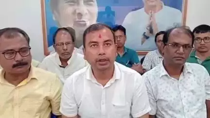 কোচবিহার ১: TMC কর্মীরা চুরি পরে বসে নেই, জবাব দিতে তৈরি আছে; দলীয় নেতা গুলিবিদ্ধ প্রসঙ্গে কোচবিহারে বললেন জেলা সাধারণ সম্পাদক