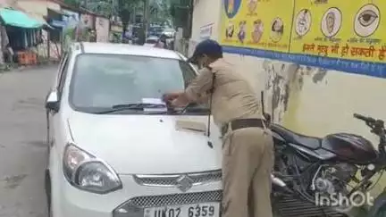 बागेश्वर: यातायात पुलिस ने अस्पताल लाइन के पास खड़े वाहनों का किया चालान, यातायात पुलिस ने दिखाई सख्ती