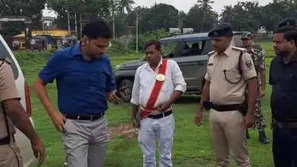 खड़गपुर: डीएम ने बढ़ौना एवं बहिरा पंचायत के बीएलओ और जनप्रतिनिधियों के साथ की बैठक
