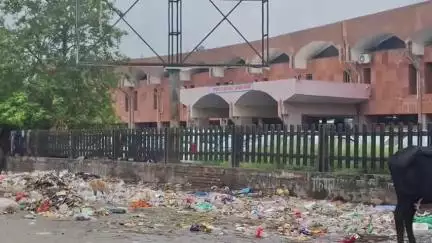 अम्बाला: अंबाला छावनी बस स्टैंड के बाहर दुकानदार और रेहड़ी वालों का अब नगर परिषद काटेगा चालान