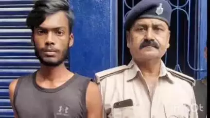 तुरकौलिया: रघुनाथपुर पुलिस ने वाहन जांच के दौरान हथियार के साथ एक अपराधी को गिरफ्तार कर शनिवार को न्यायिक हिरासत में भेजा
