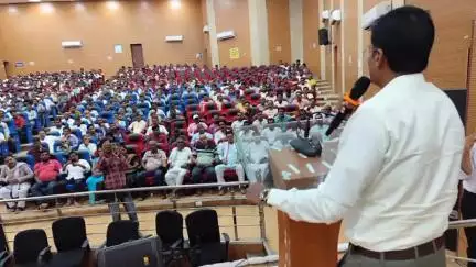 दरभंगा: लहेरियासराय में जिला निर्वाचन पदाधिकारी ने डीलरों की दो पालियों में महत्वपूर्ण बैठक की