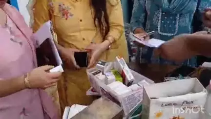 बाजपुर: बाजपुर के केलाखेड़ा में अनियमितताओं के चलते 2 मेडिकल स्टोर करवाए गए बंद