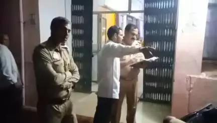 मऊ: मऊ जिला अस्पताल से बाइक हुई चोरी, पुलिस कर रही मामले की जांच